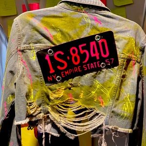 Super Funky Graffiti Denim mid-riff jacket!!!
